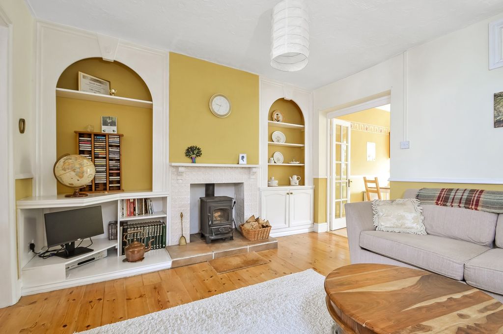 Property photo 2 of 18 Lounge