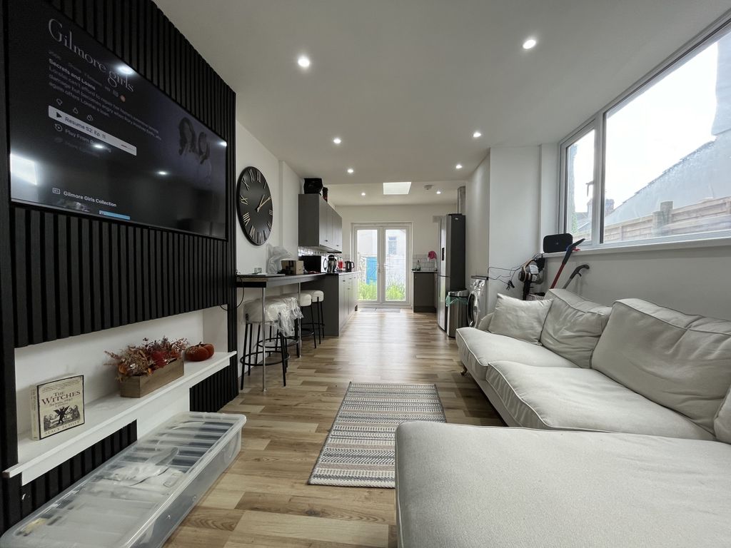 Property photo 1 of 11 68 Dogfield_11