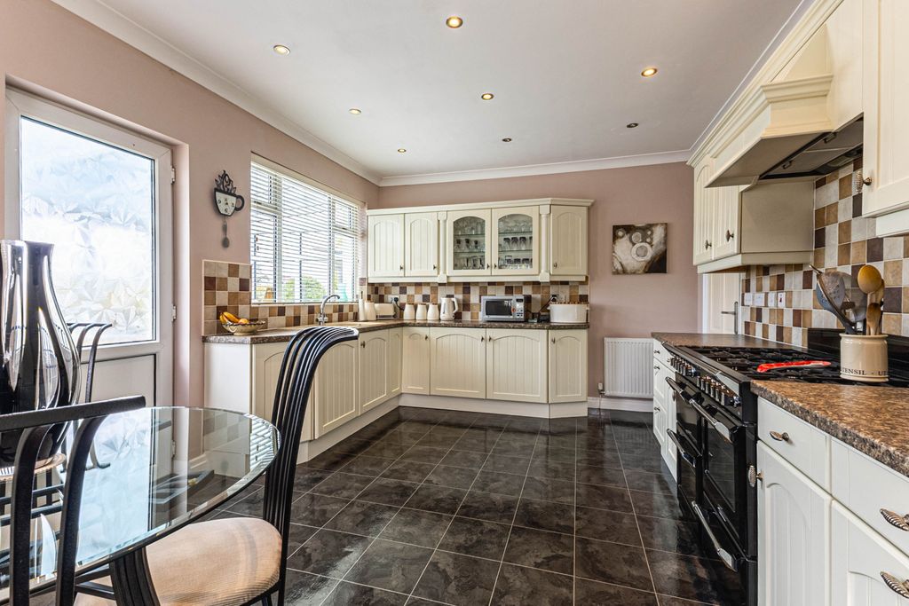 Property photo 2 of 19 Kitchen