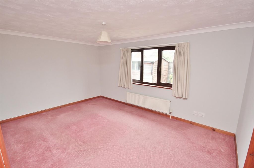 Property photo 2 of 8 27 Walkling Way, Milton, Bed 1.Jpg