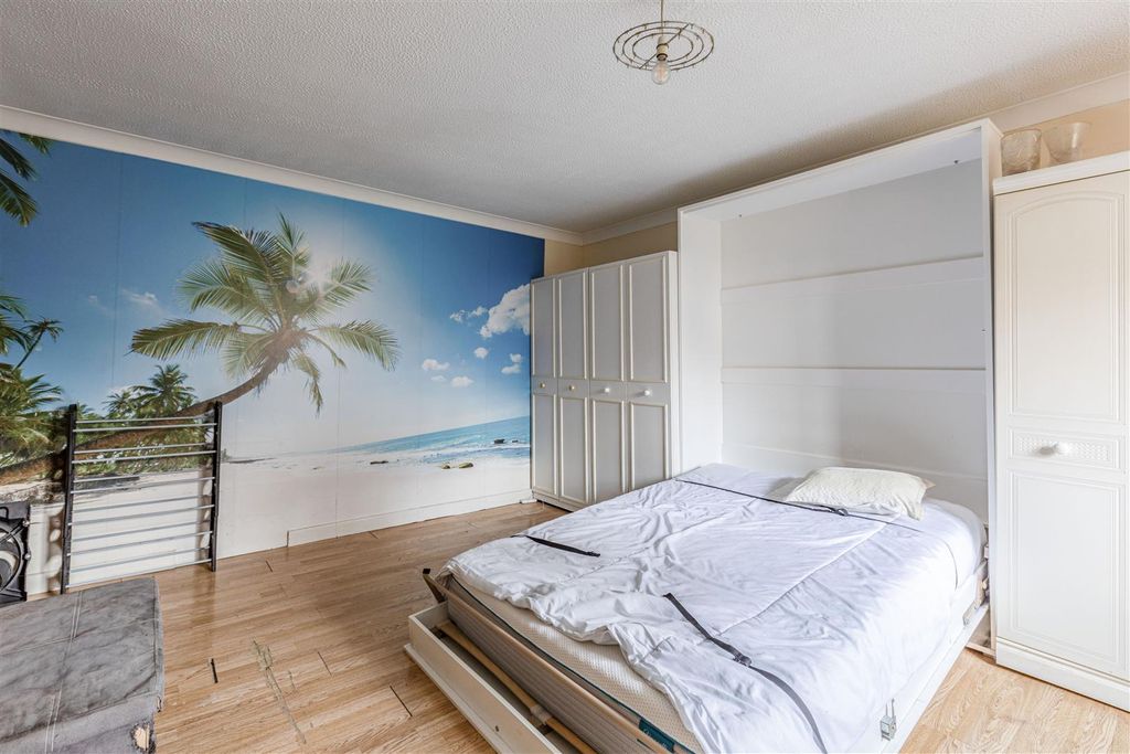 Property photo 2 of 10 Living