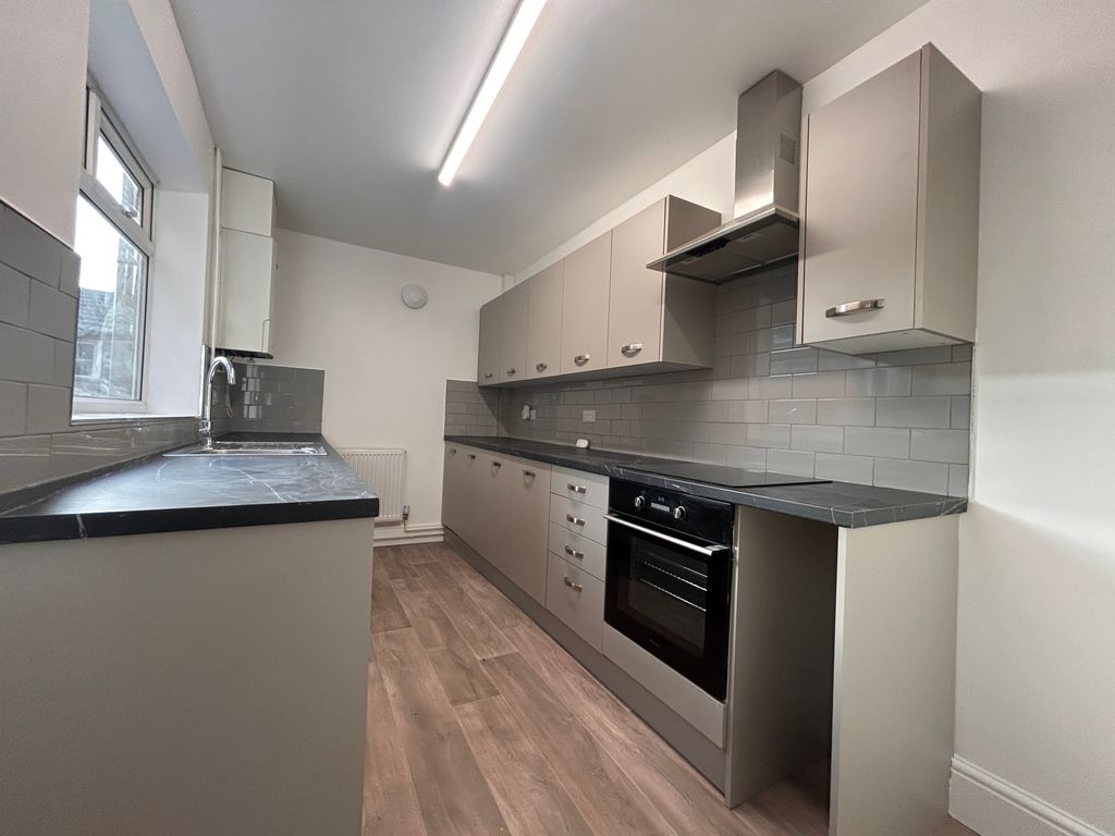 Property photo 1 of 11 Cover