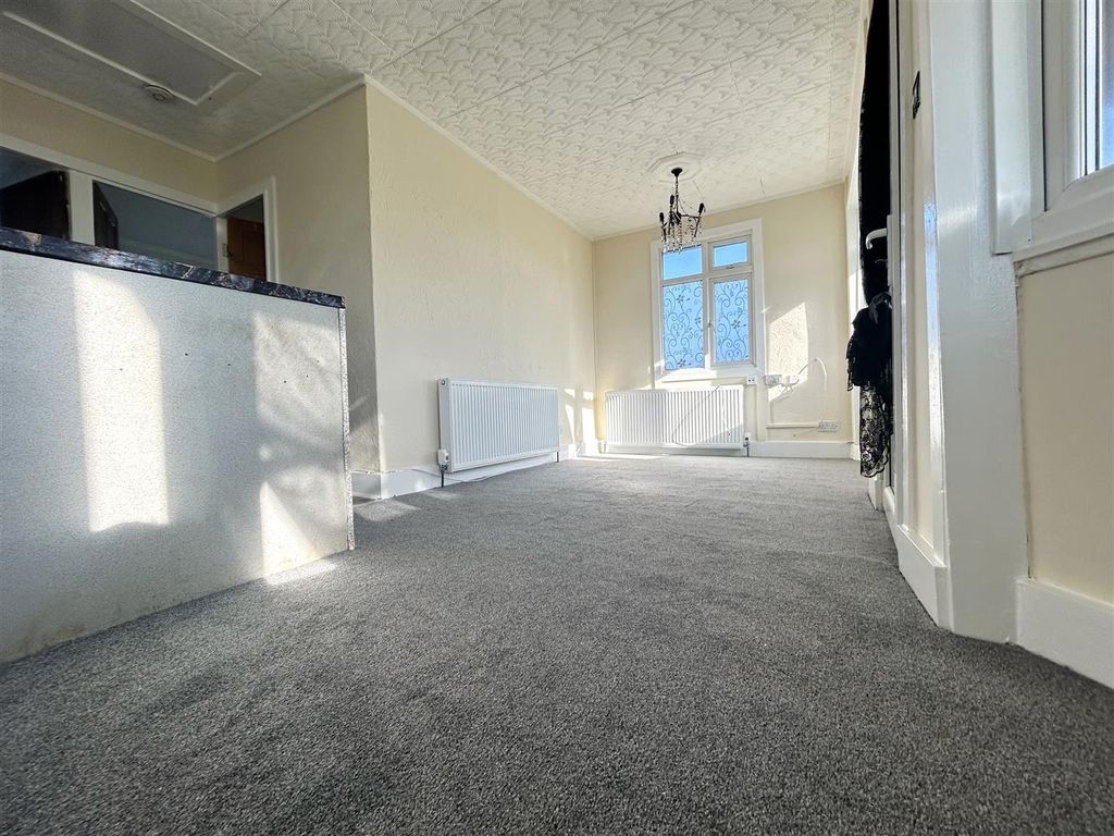 Property photo 3 of 13 Lounge Area