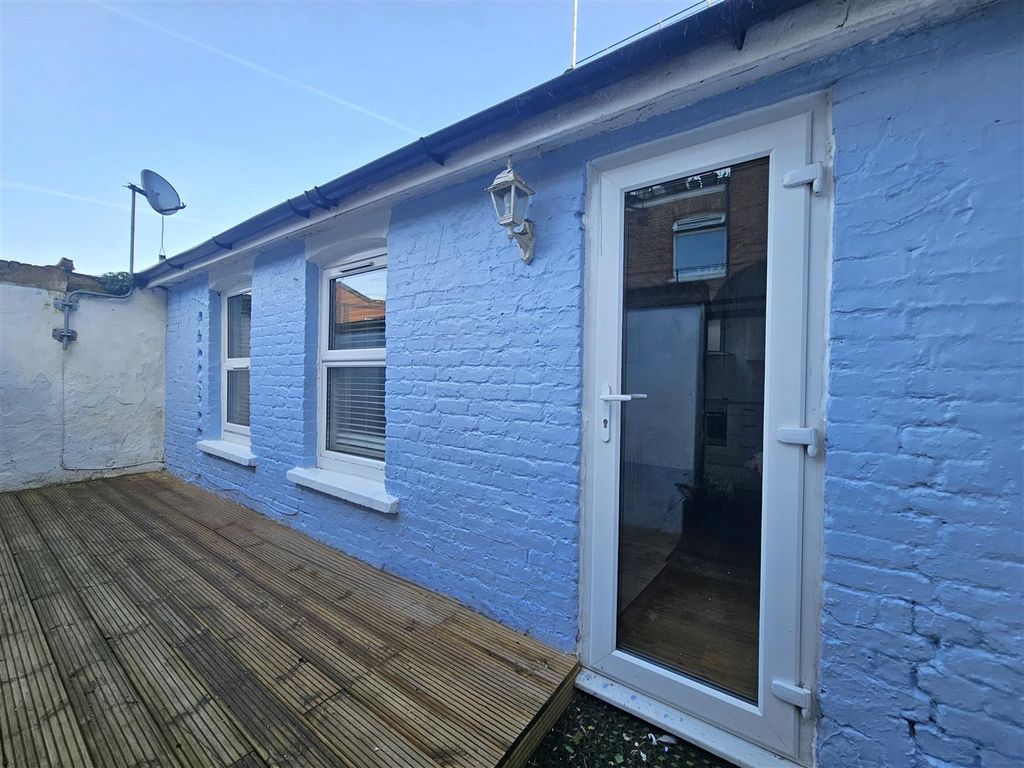 Property photo 1 of 8 Outside 2.Jpg