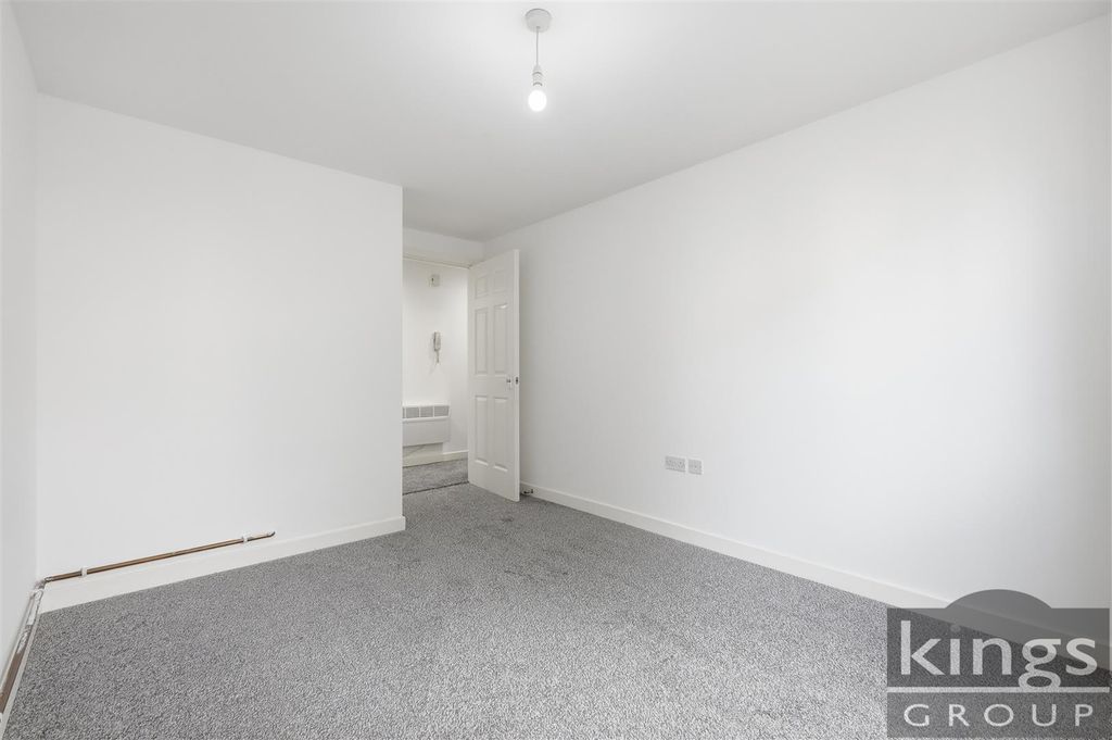 Property photo 3 of 9 Tz8Tqexbau-Hk-Asft9Bww.Jpg