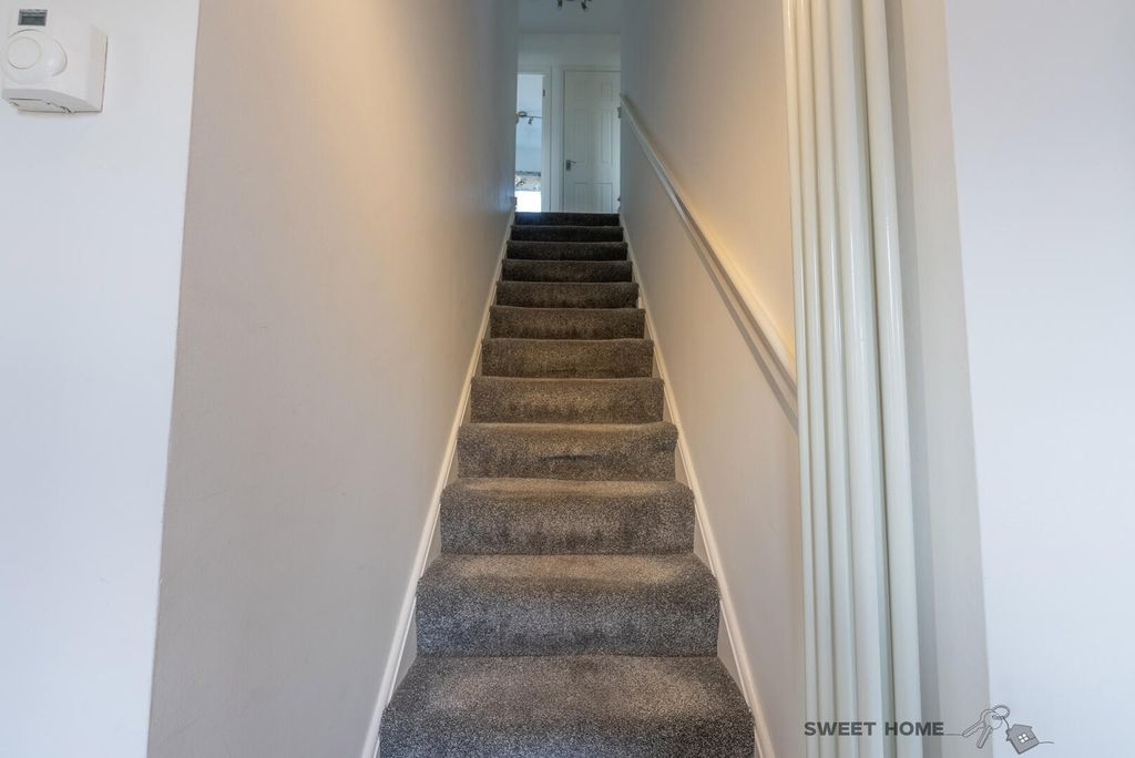 Property photo 2 of 34 Hallway