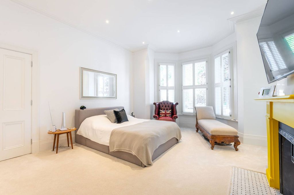 Property photo 1 of 28