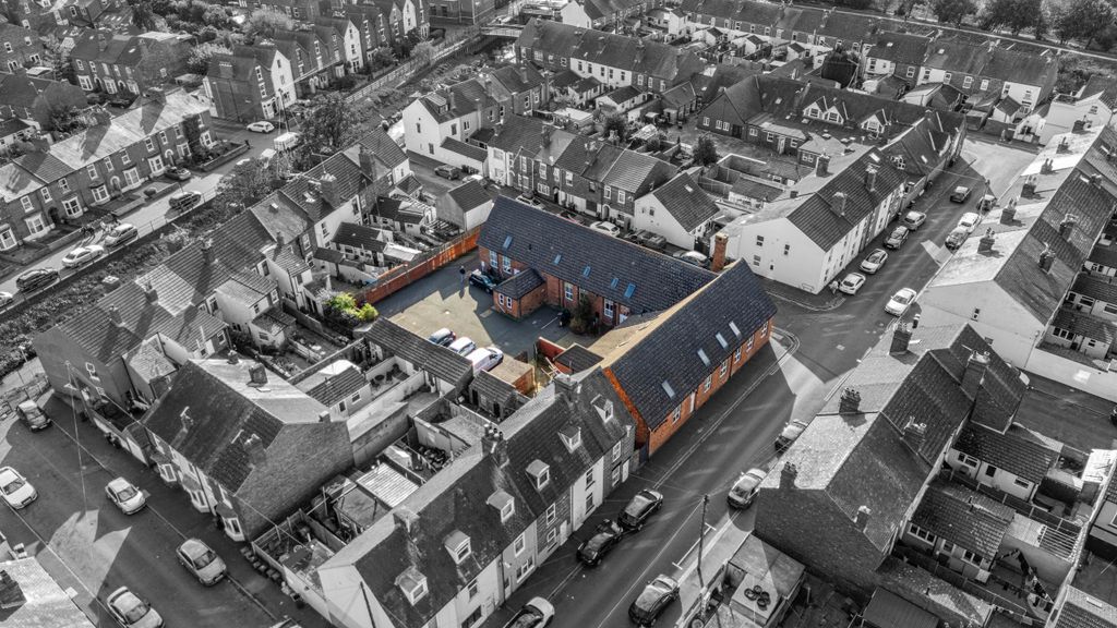 Property photo 3 of 9 Photo 3