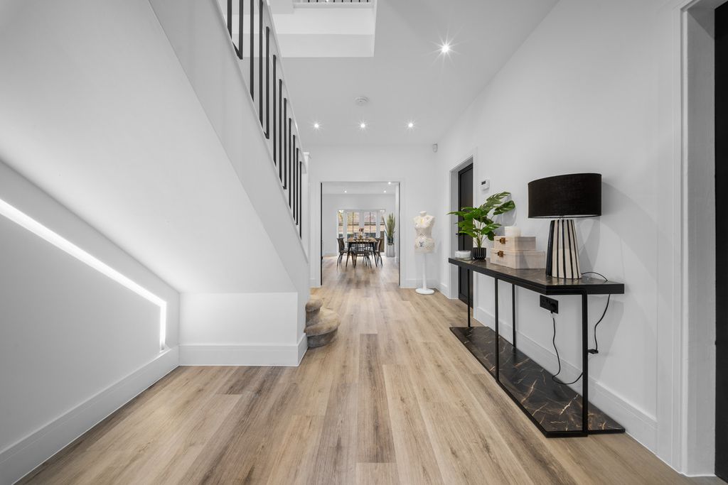 Property photo 3 of 30