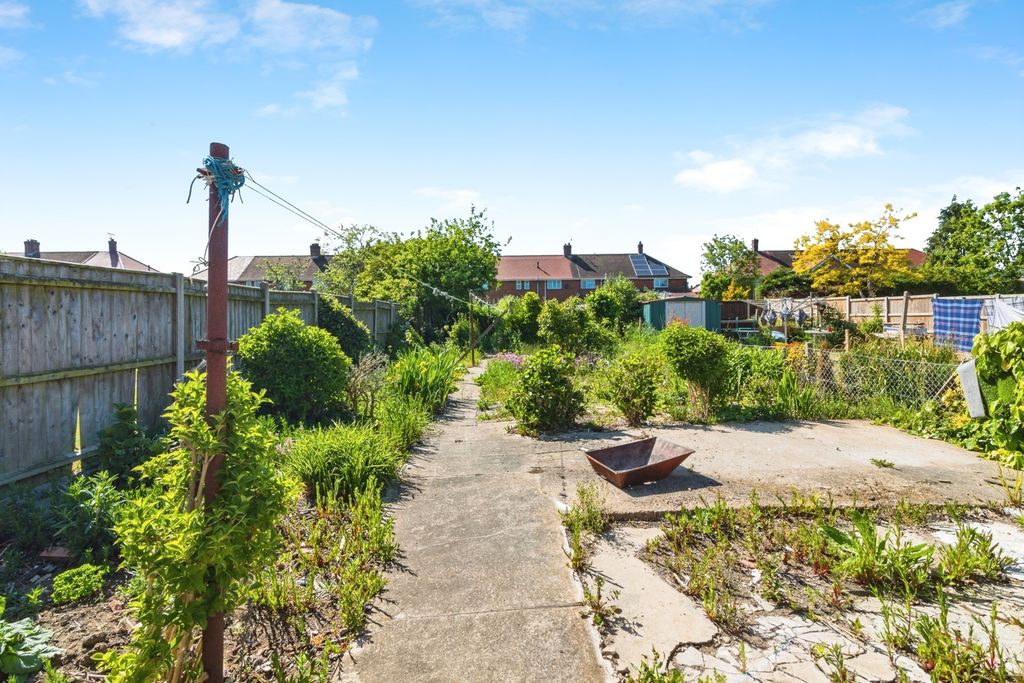 Property photo 3 of 17 Garden
