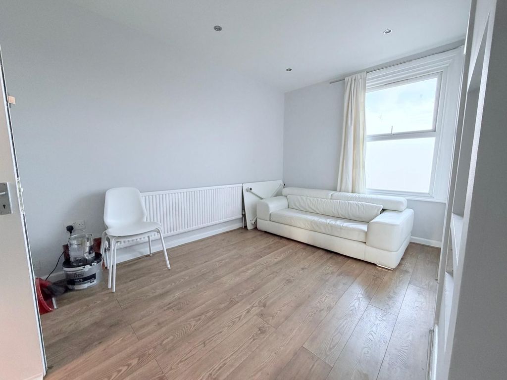 Property photo 1 of 5 Living Room