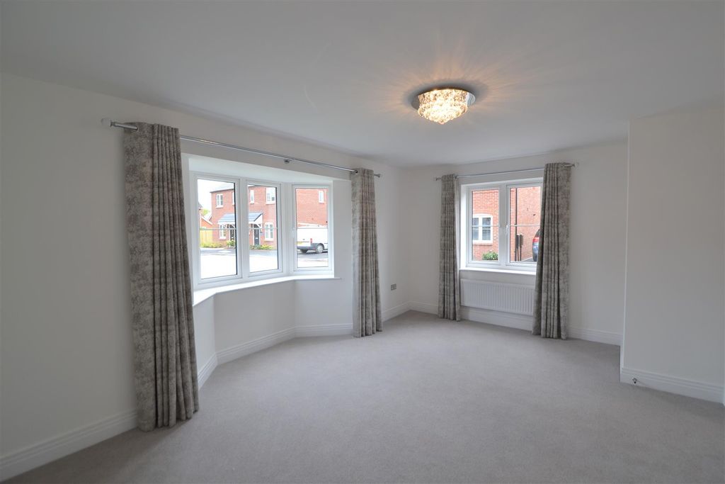 Property photo 3 of 15 Lounge.Jpg