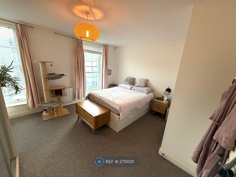 Property photo 2 of 12 Bedroom