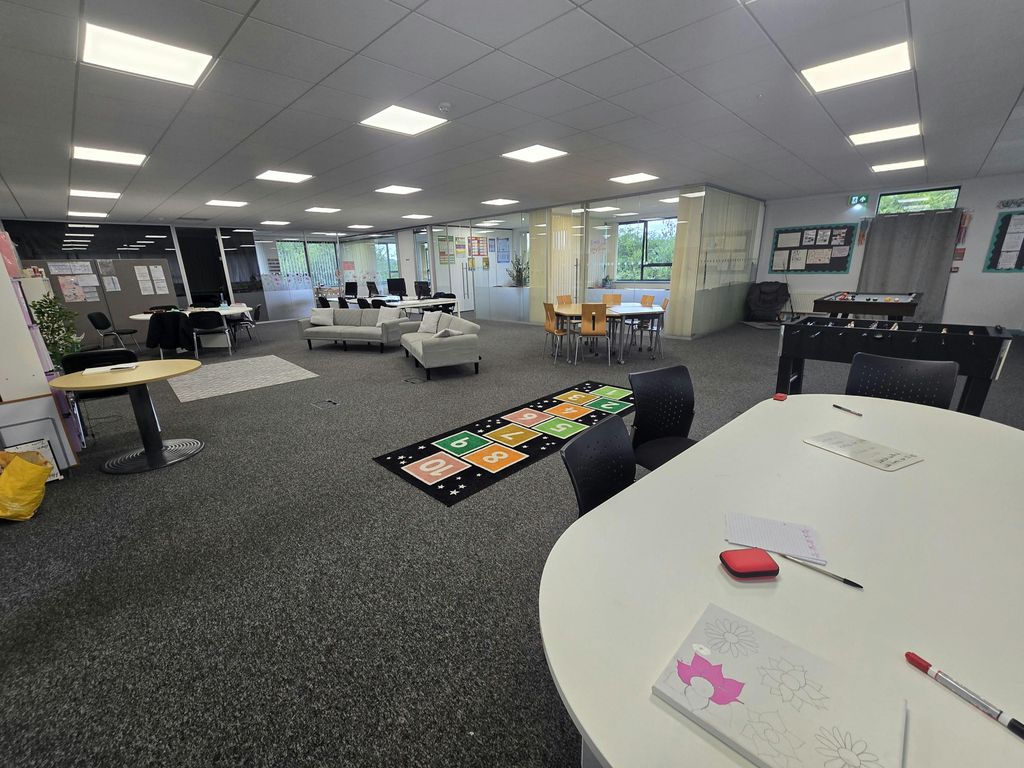 Property photo 2 of 8 Open Plan Office