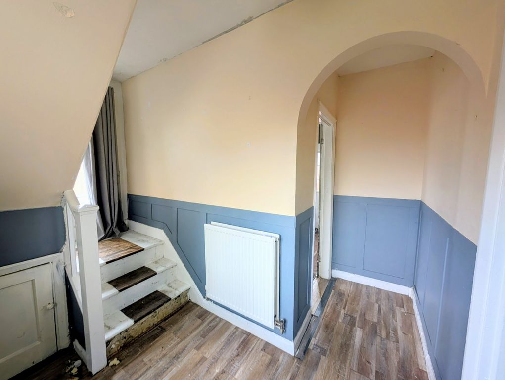 Property photo 3 of 14 Hallway