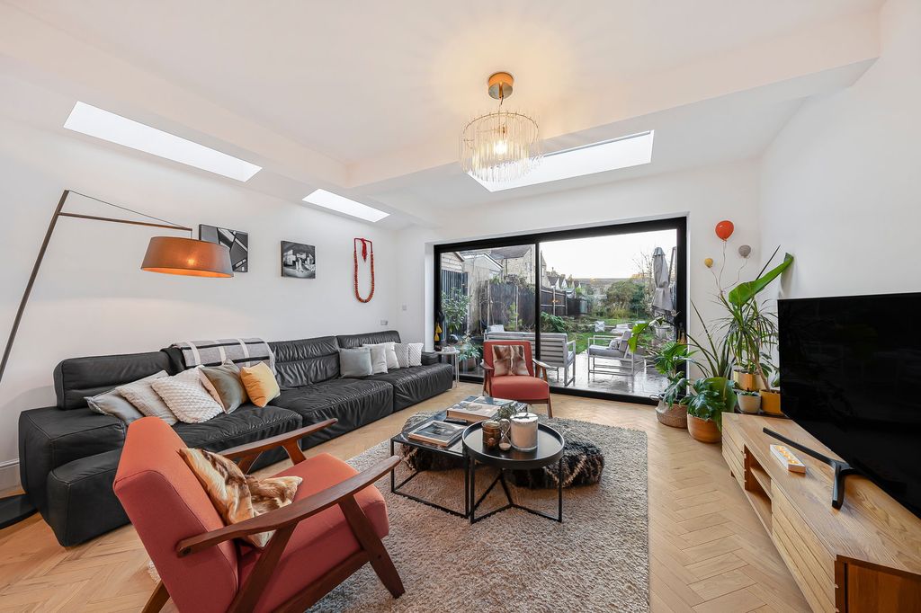 Property photo 3 of 29