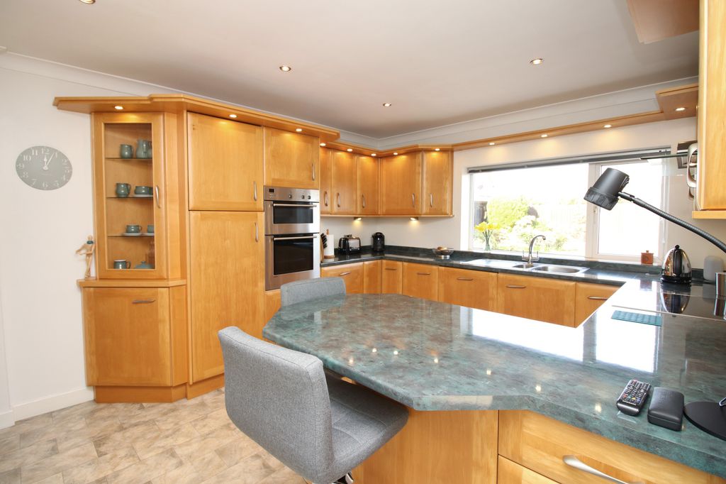 Property photo 3 of 24