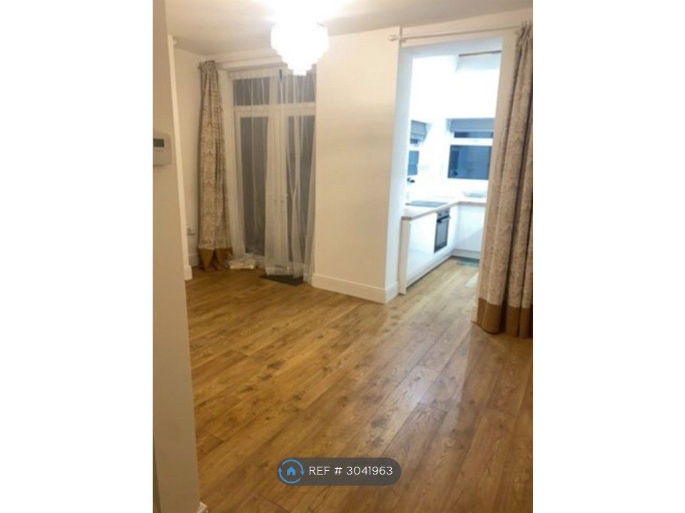 Property photo 2 of 10 Dining Room