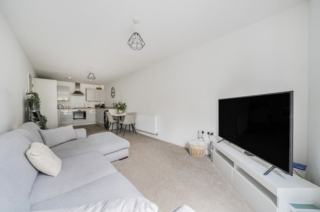 Property photo 2 of 11 1373203-5-69022Bd...