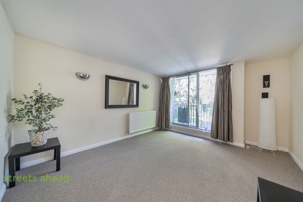 Property photo 2 of 20 96c0Afdf-0c10-45A...