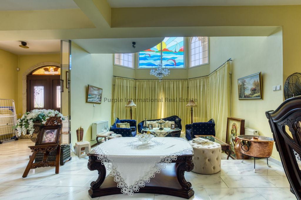 Property photo 2 of 23