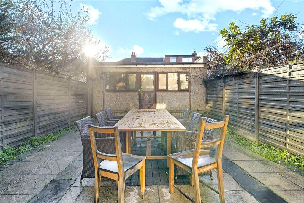 Property photo 3 of 22