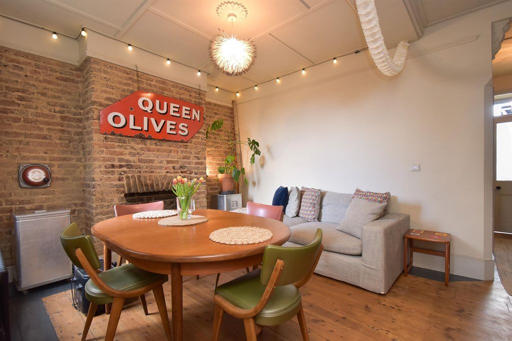 Property photo 2 of 21 Dining Room