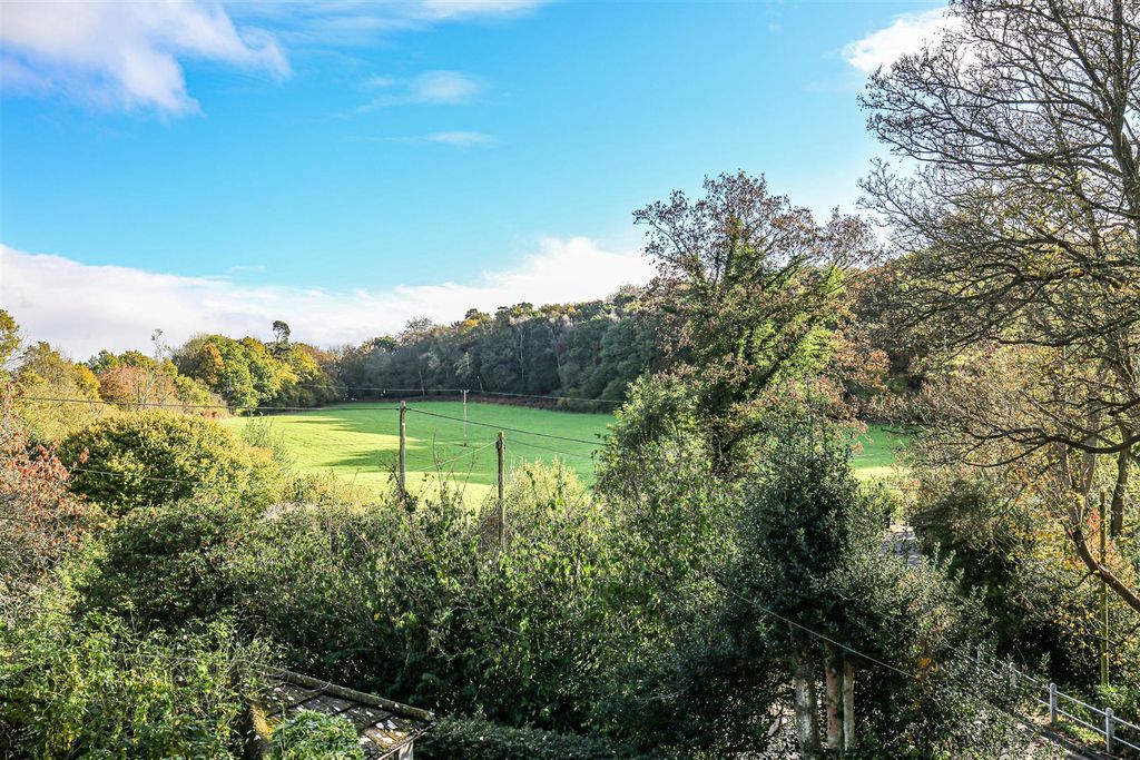 Property photo 3 of 13 23.Jpg