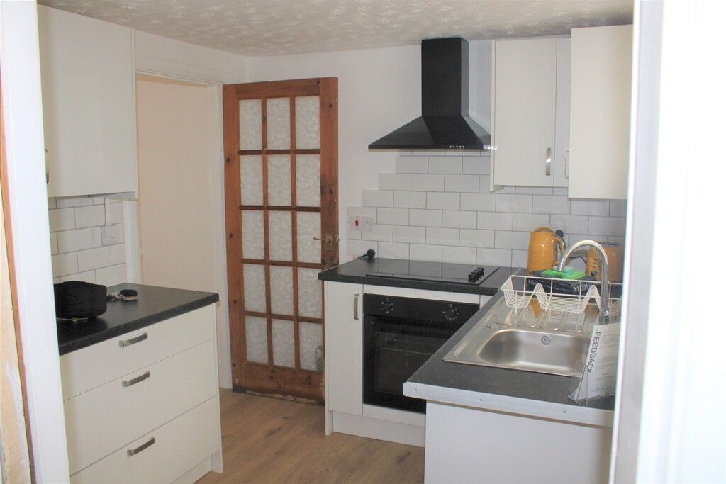 Property photo 2 of 7 Kitchen