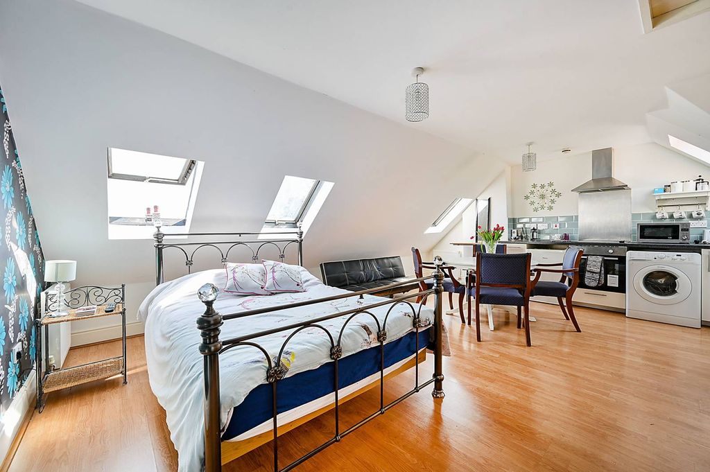 Property photo 1 of 6