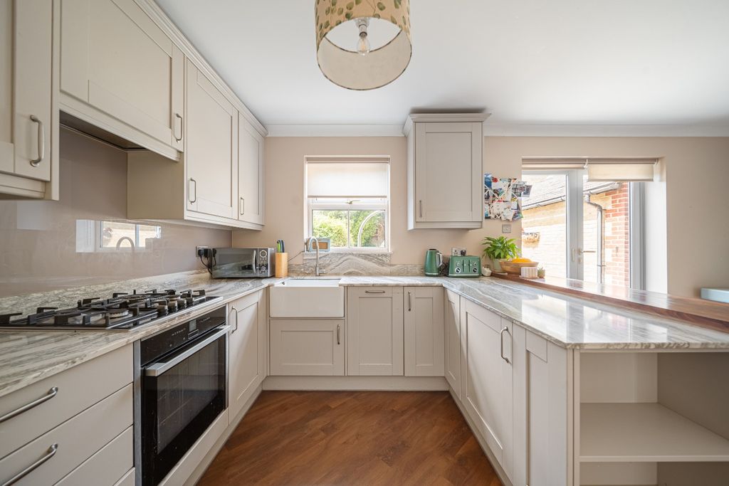 Property photo 2 of 18 5339663