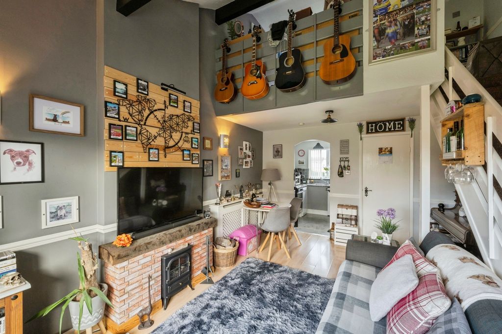 Property photo 2 of 12