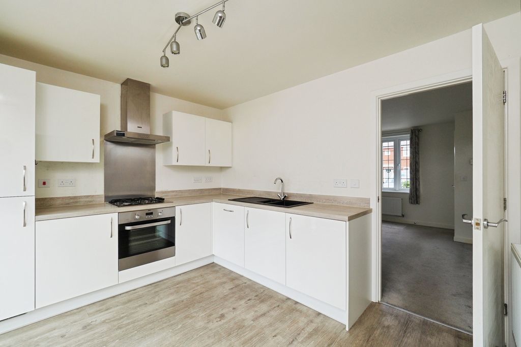 Property photo 3 of 14 Kitchen