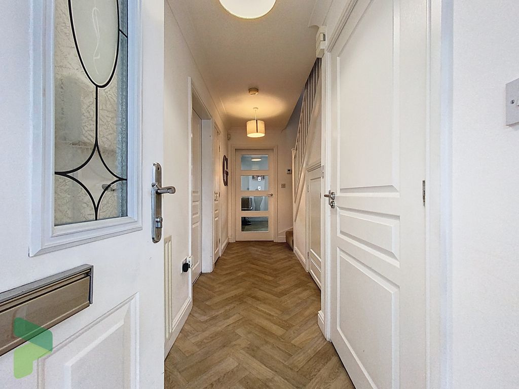 Property photo 2 of 46 Hallway