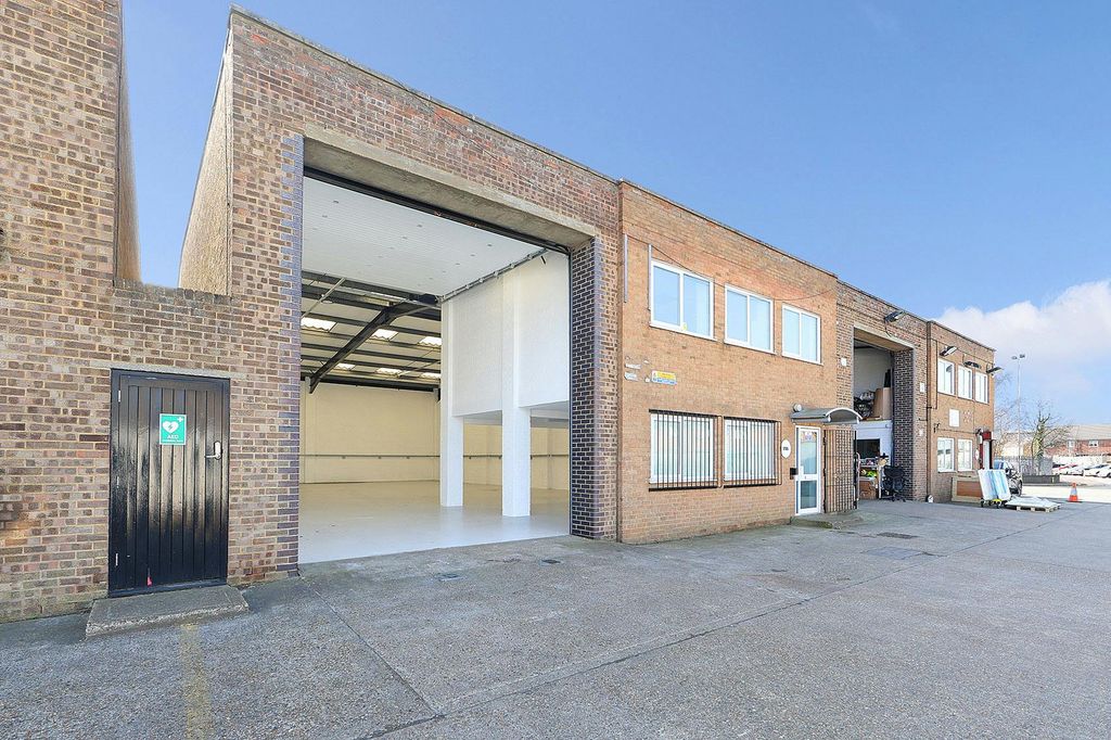 Property photo 2 of 4 West Thurrock  D16 J31 Park New Main Wh Photo.Jpg