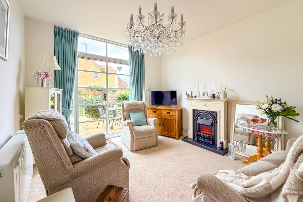 Property photo 2 of 21 Lounge