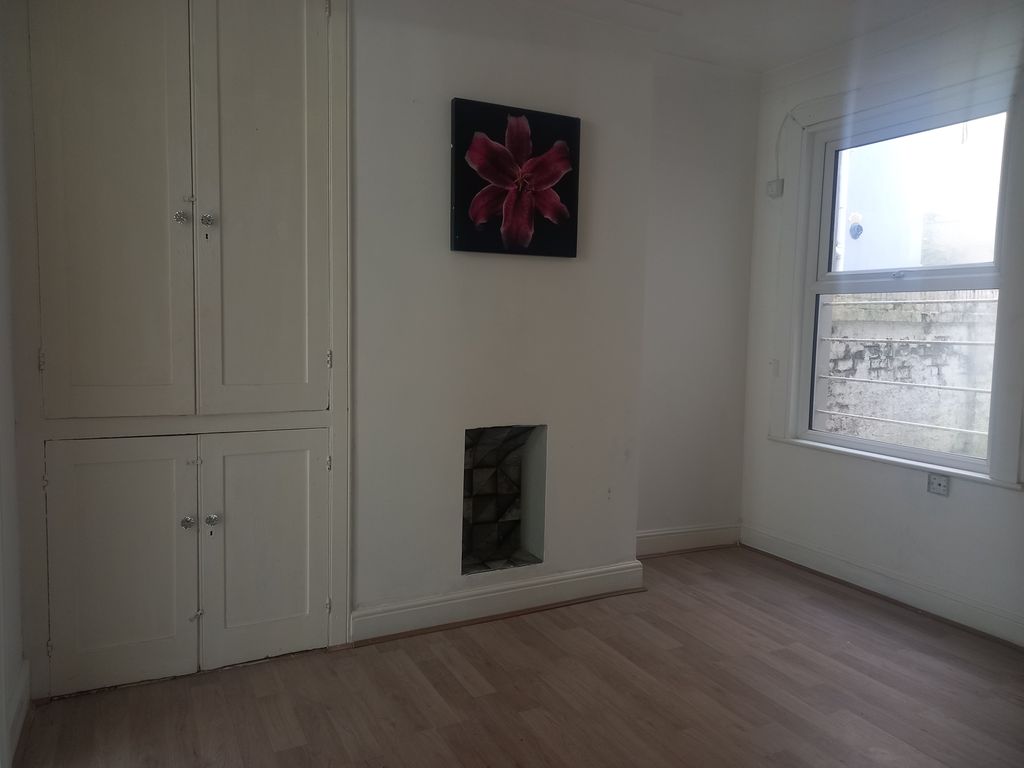 Property photo 2 of 10 Dining Room