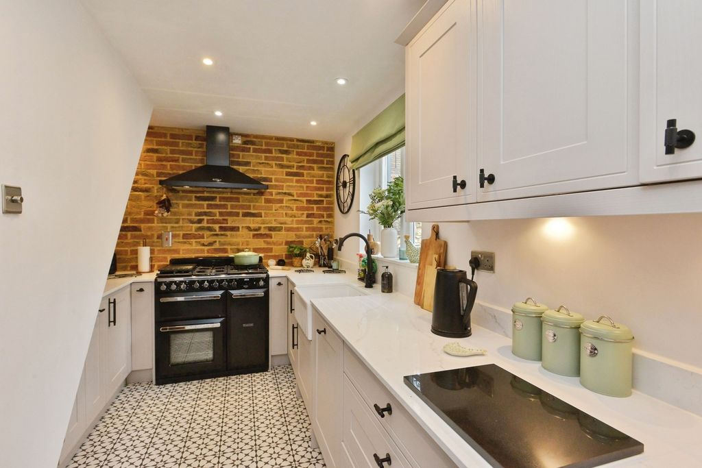 Property photo 2 of 19 Pbox-Img.Jpg