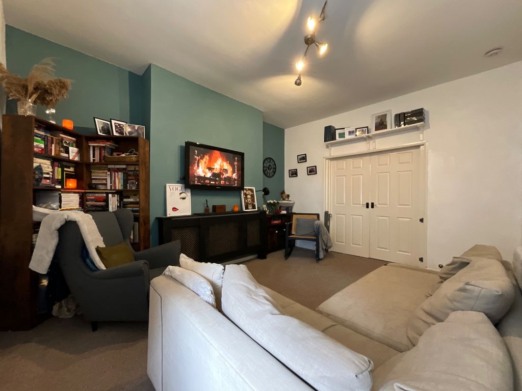 Property photo 2 of 12 4360032