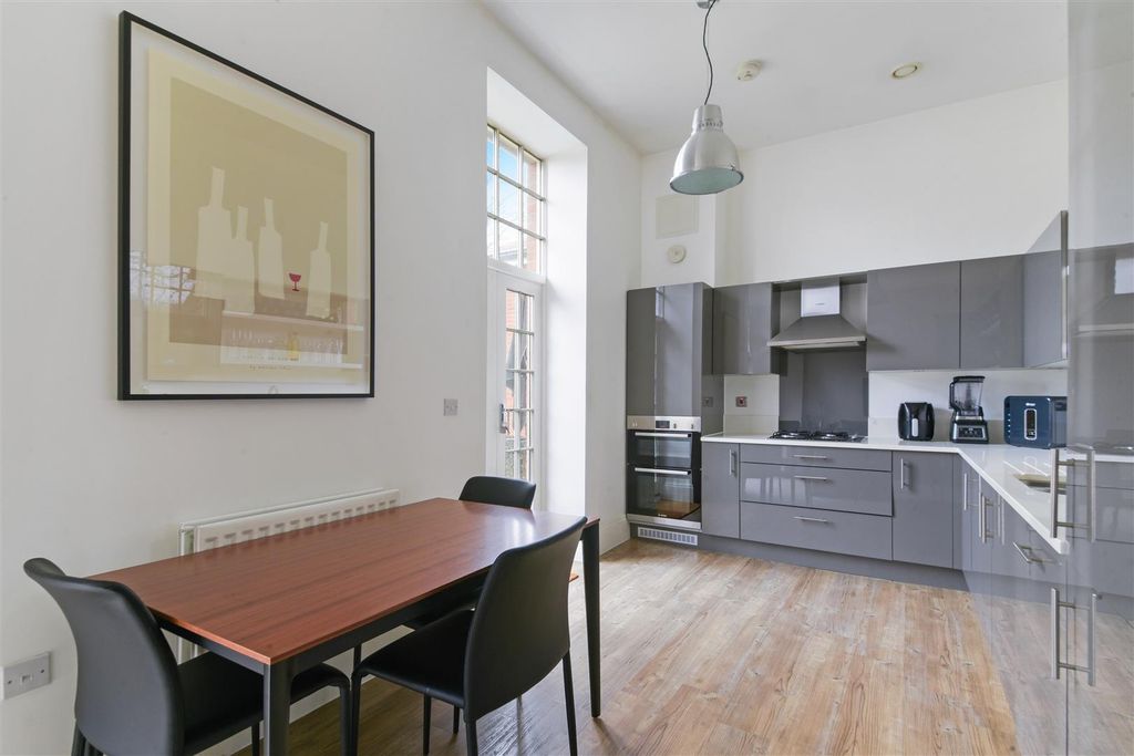 Property photo 3 of 13 Dartford Court (10).Jpg