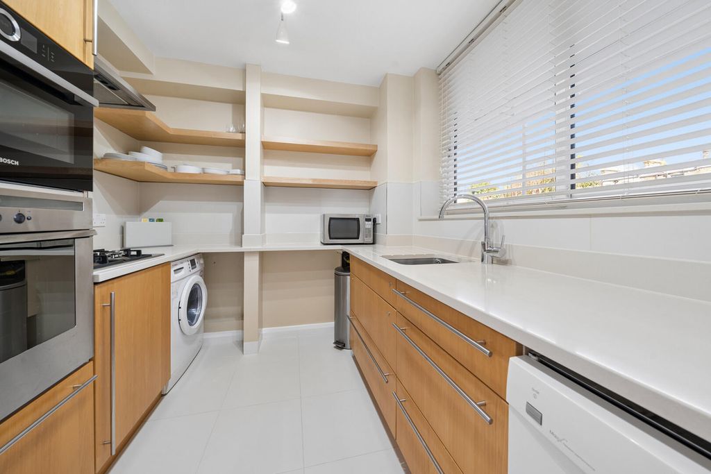 Property photo 3 of 8 Kitchen
