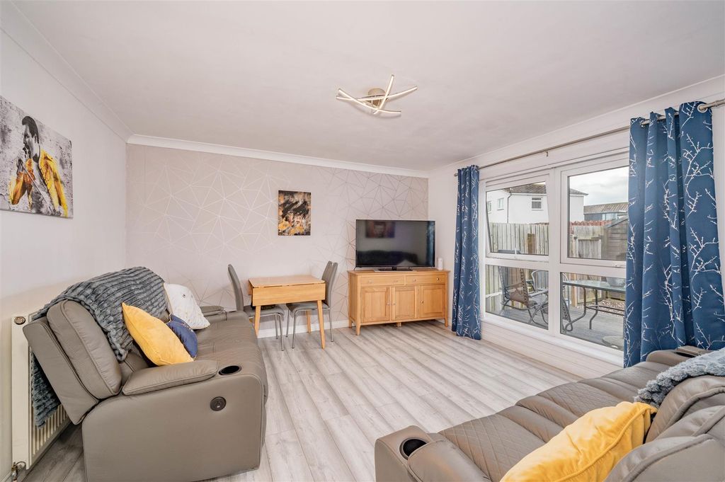 Property photo 2 of 13 81 Balbeggie Street Dundee-3.Jpg