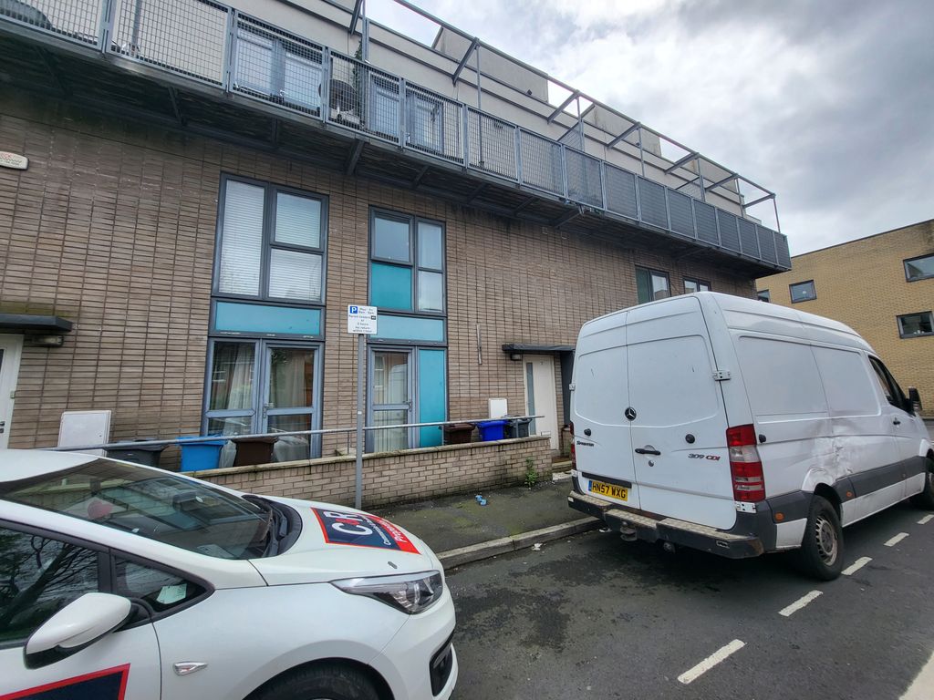 Property photo 1 of 24 3 Bedroom Town House For Sale