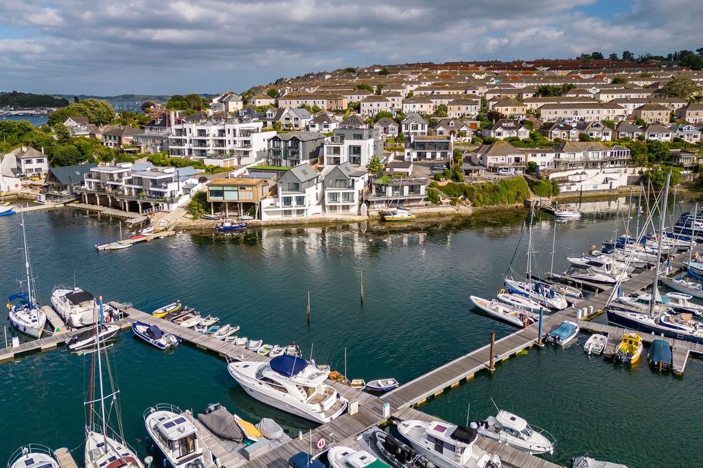 Property photo 1 of 31