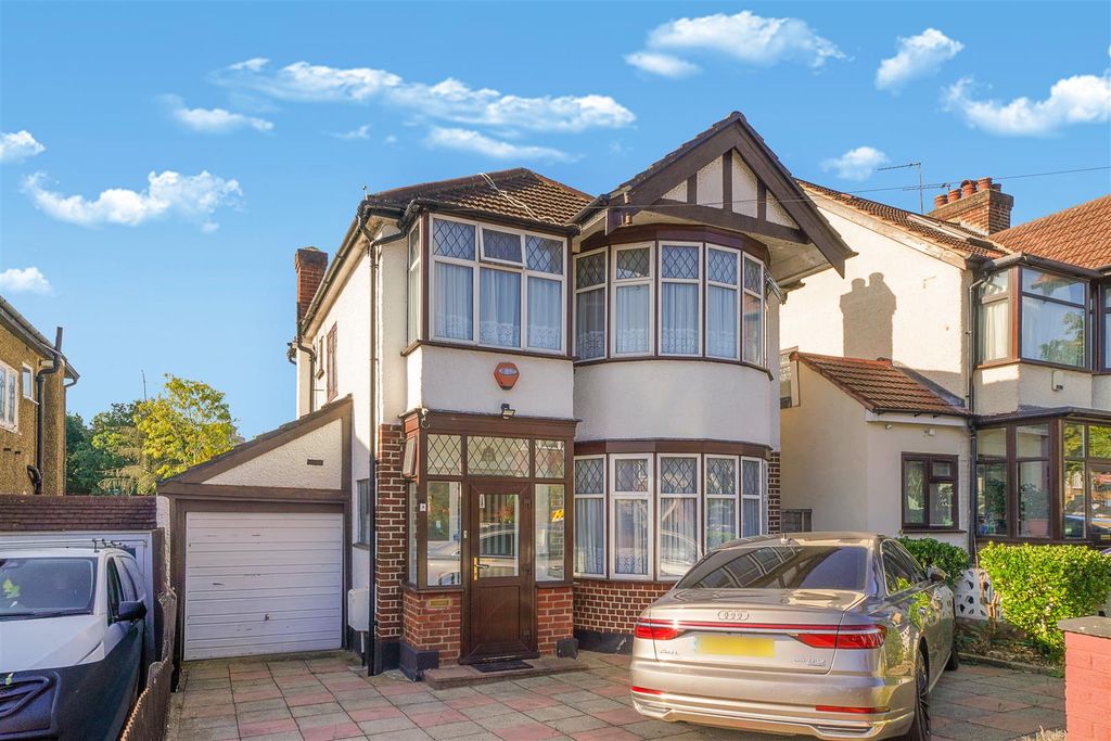 Property photo 1 of 19 36 Cavendish Avenue - Sasphmcbwhzh3Zaaw3Op.Jpg