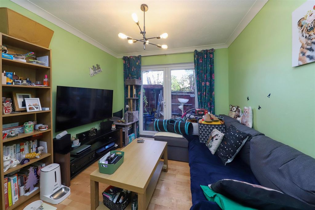 Property photo 3 of 7 Living Room