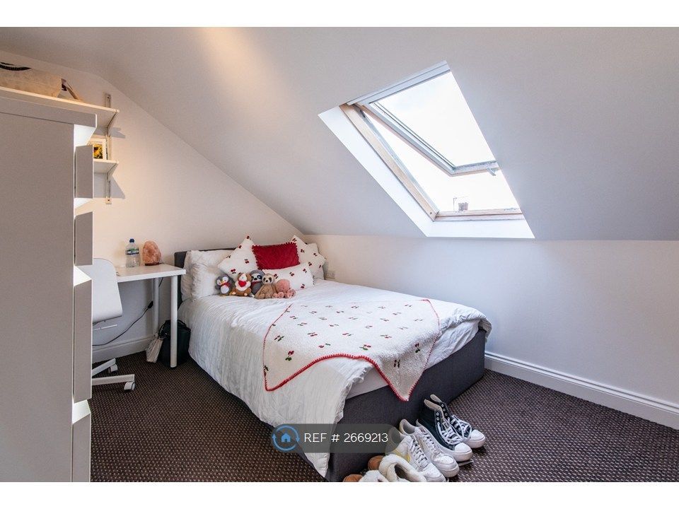 Property photo 3 of 15 Bedroom