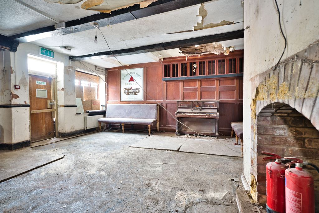 Property photo 2 of 11 The Hop Pole Hotel, 9 Market Square, Bromyard, Hr7 4Bp