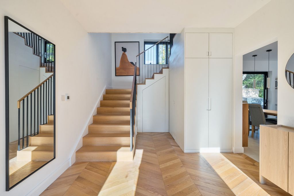 Property photo 3 of 25 1363297-11-68E79F...