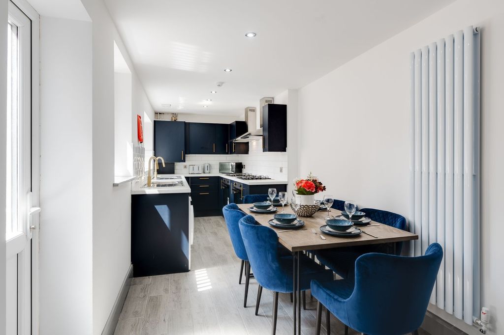 Property photo 2 of 6 Bright Modern Kitchen-Diner With A Sleek Island, c...